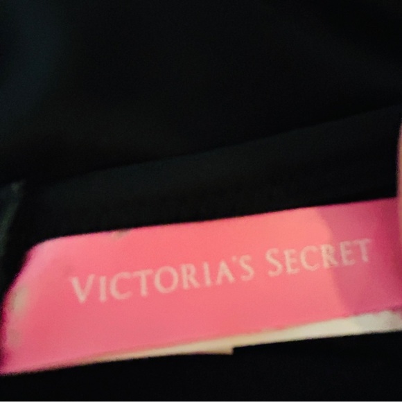 Victoria’s Secret‎ Black Halter Bikini Top 36C - Picture 4 of 4